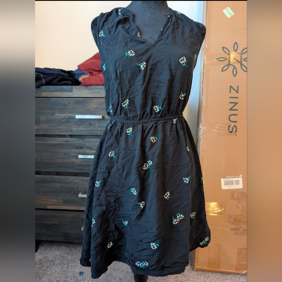 Old Navy Dresses & Skirts - Floral Black Dress